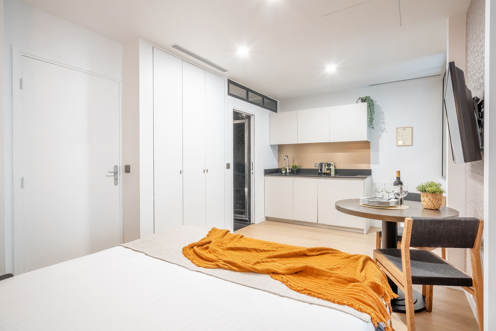 2 BEDROOMS, APARTMENT, CITY VIEW, BALCONY