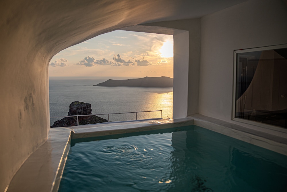 Heavens Edge Cliffside Villas & Suites 24/50