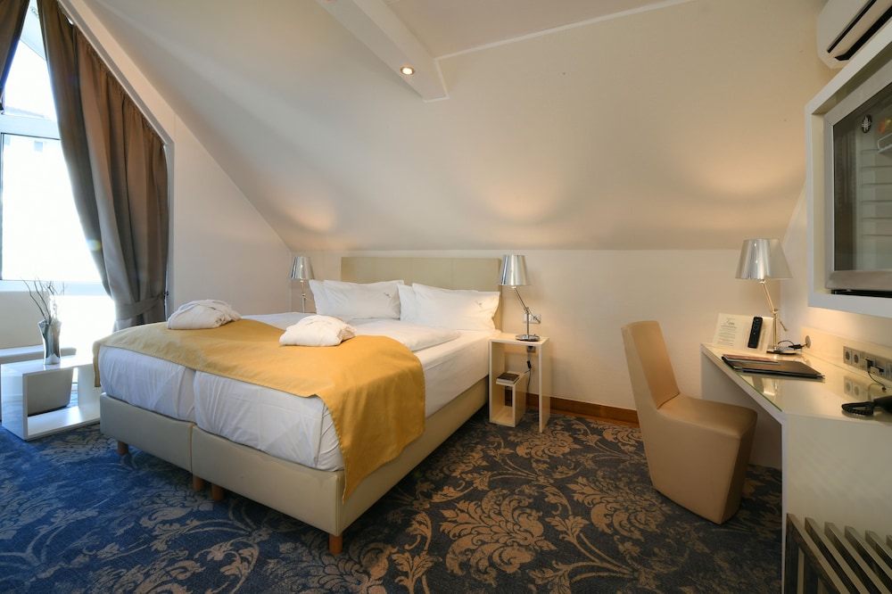 Hotel Caroline Mathilde 12/65
