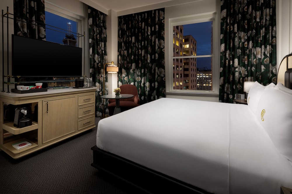 The Candler Hotel Atlanta Curio Collection by Hilton 12/55