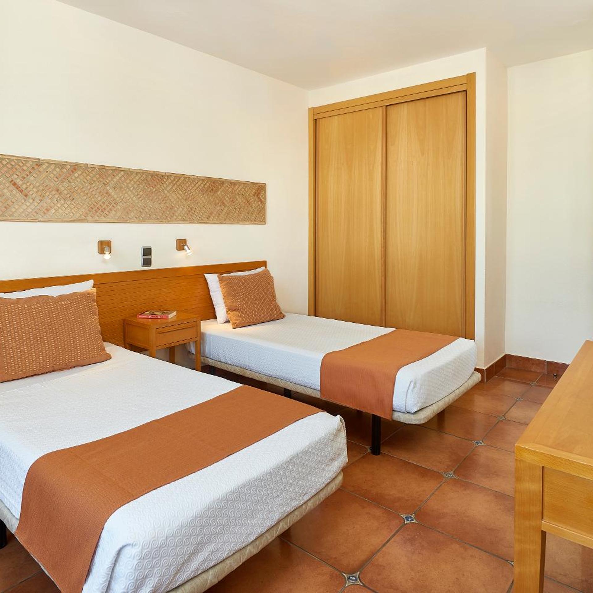 1 BEDROOM, APARTMENT