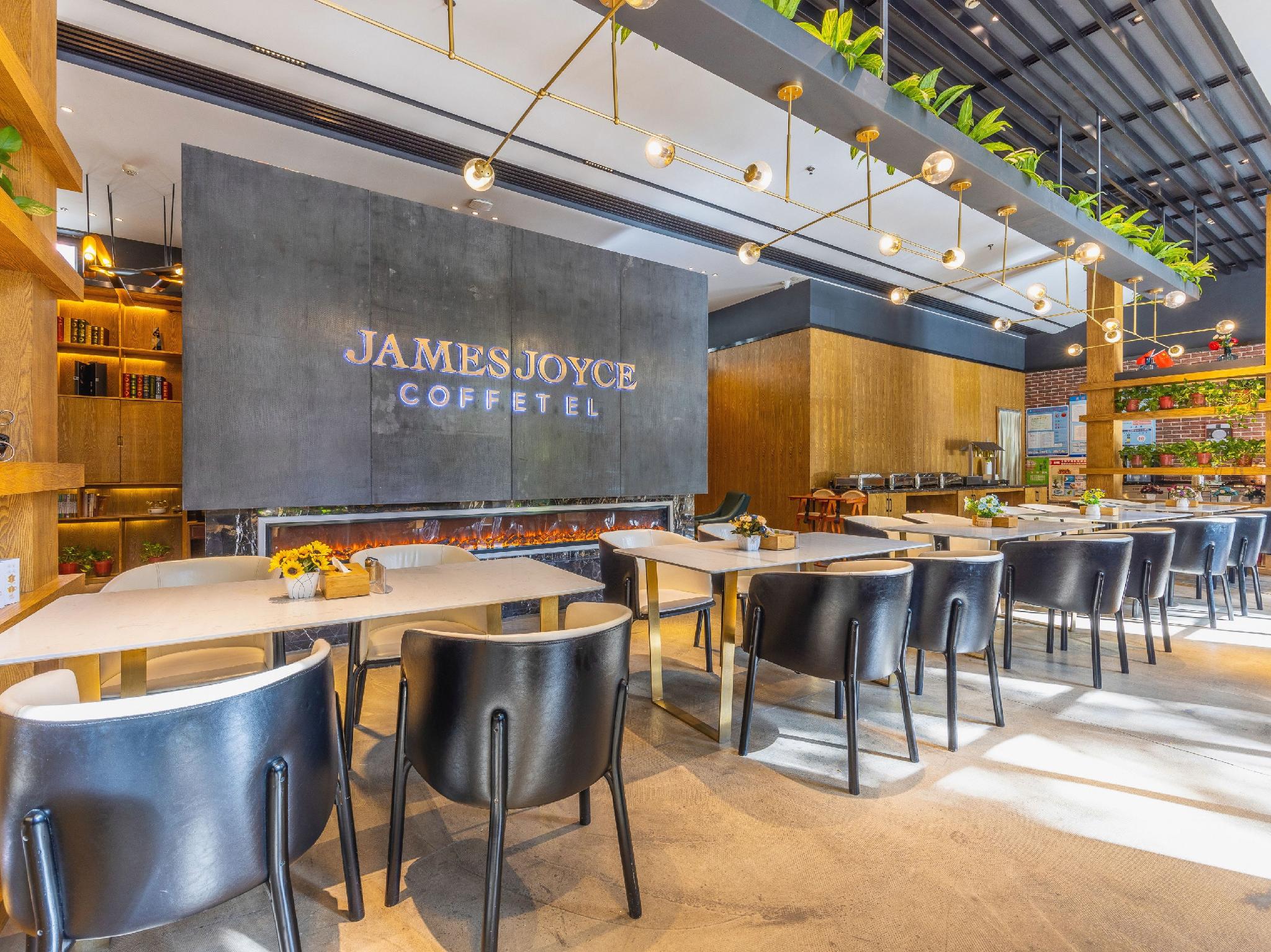 James Joyce Coffetel (Lanzhou Railway Station) 28/42