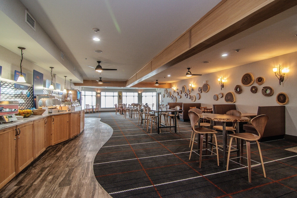Holiday Inn Express Hotel & Suites Kalispell 58/77