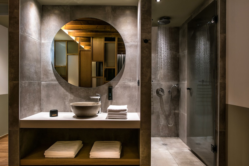 Petousis Hotel & Suites 48/50