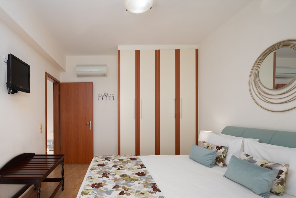 Villas Panagia 4/50