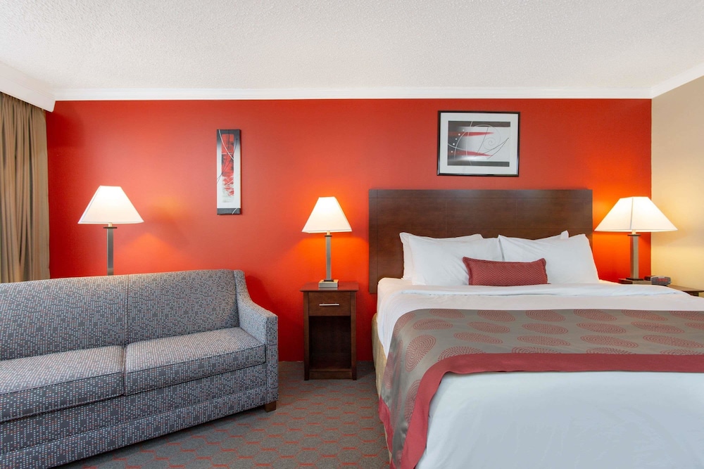 Clarion Hotel & Conference Center Lewiston 16/45