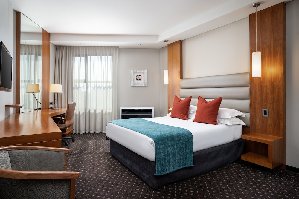 Premier Hotel Or Tambo 13/66