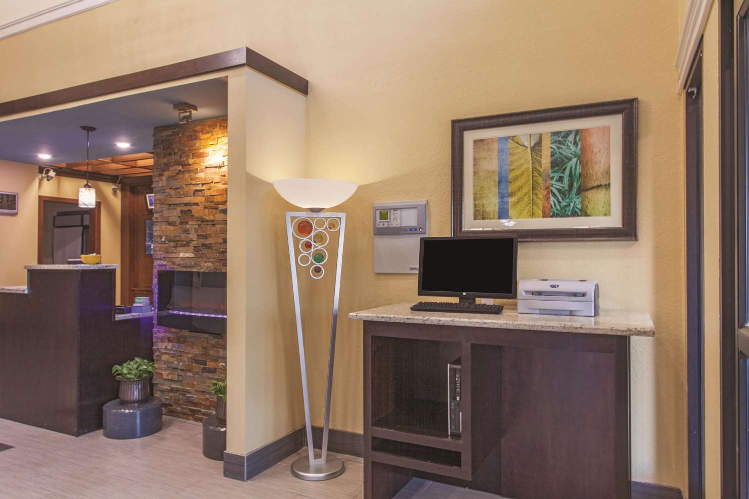 La Quinta Inn & Suites by Wyndham Elizabethtown 15/17