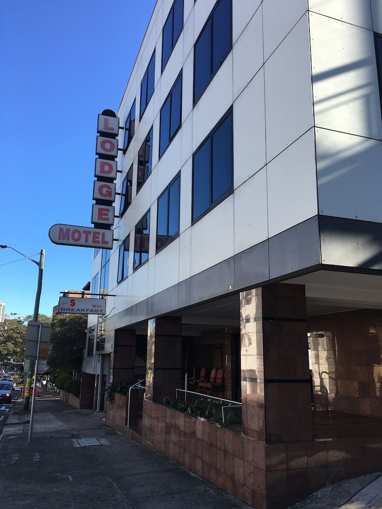 Edgecliff Lodge Motel 5/67