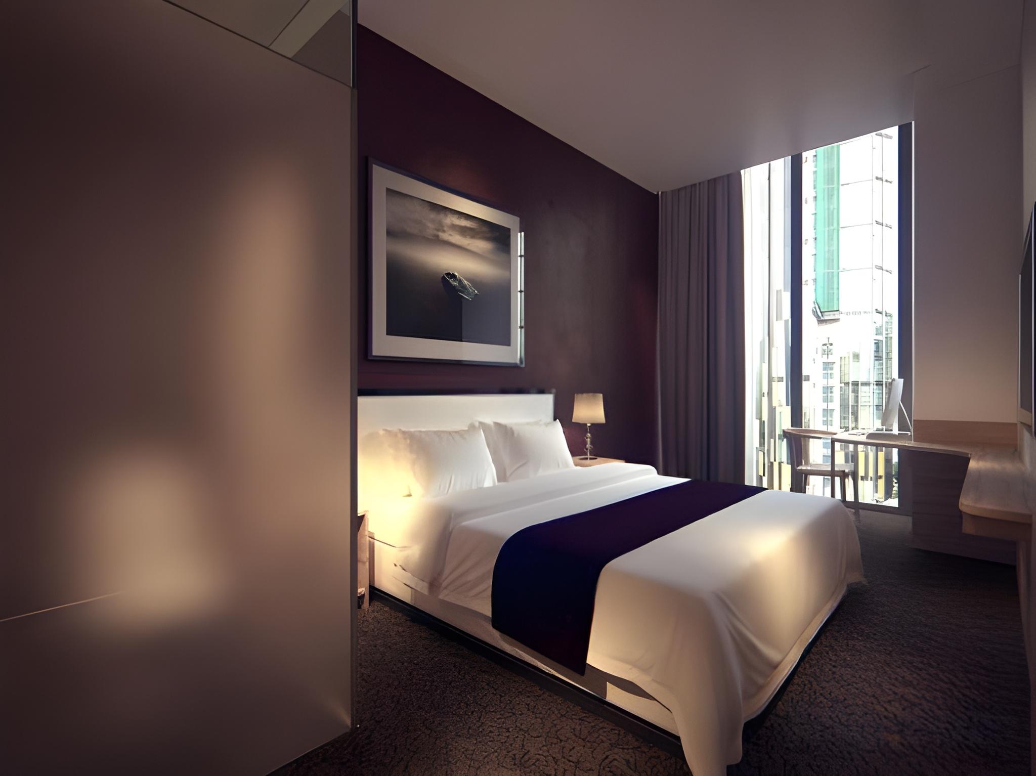 Deluxe, Twin Beds, City or River View