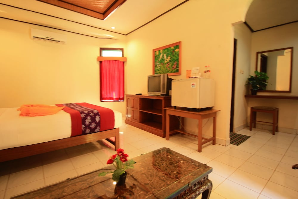 Lovina Beach Hotel 49/65
