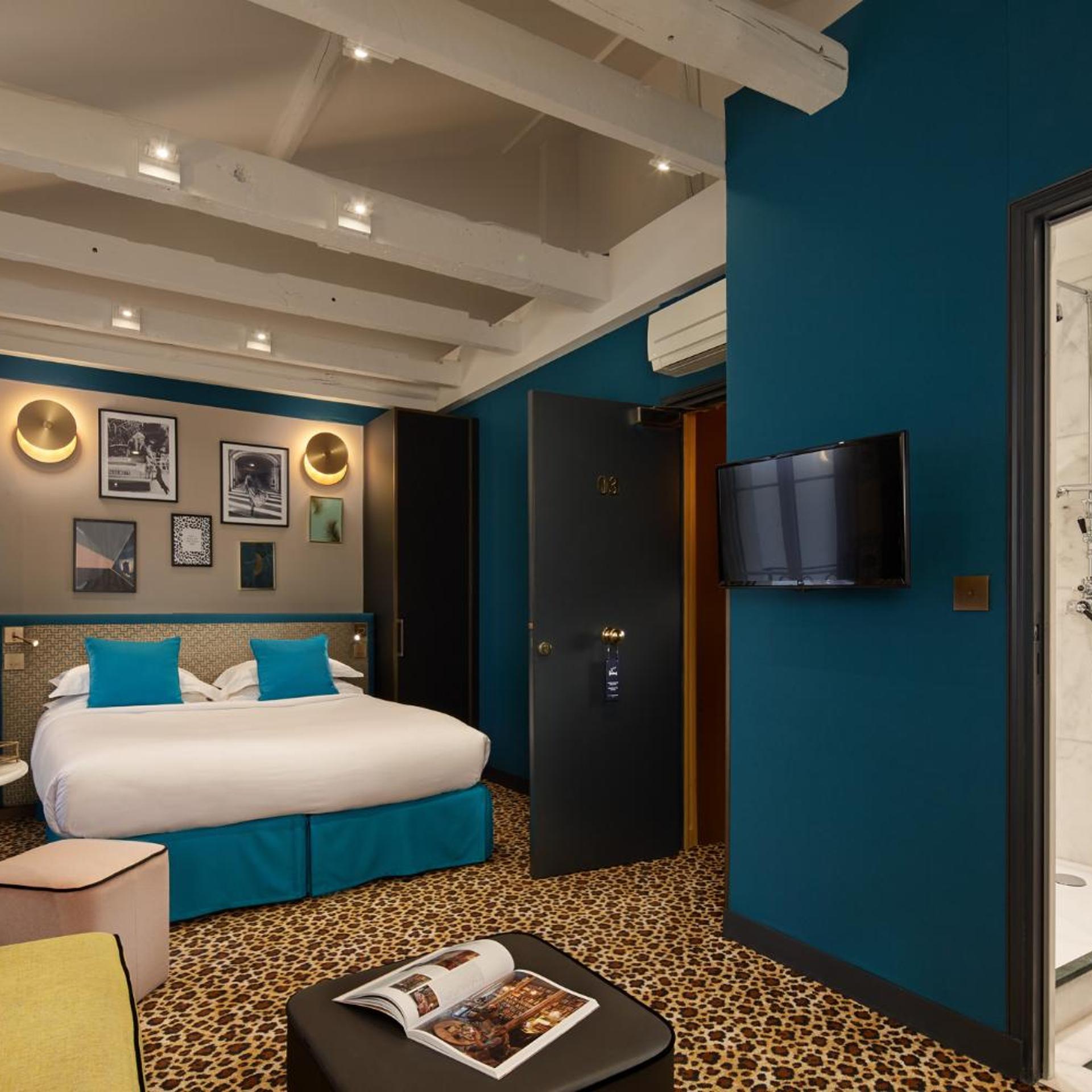 جناح جونيور، Hotel Saint Germain 5/9