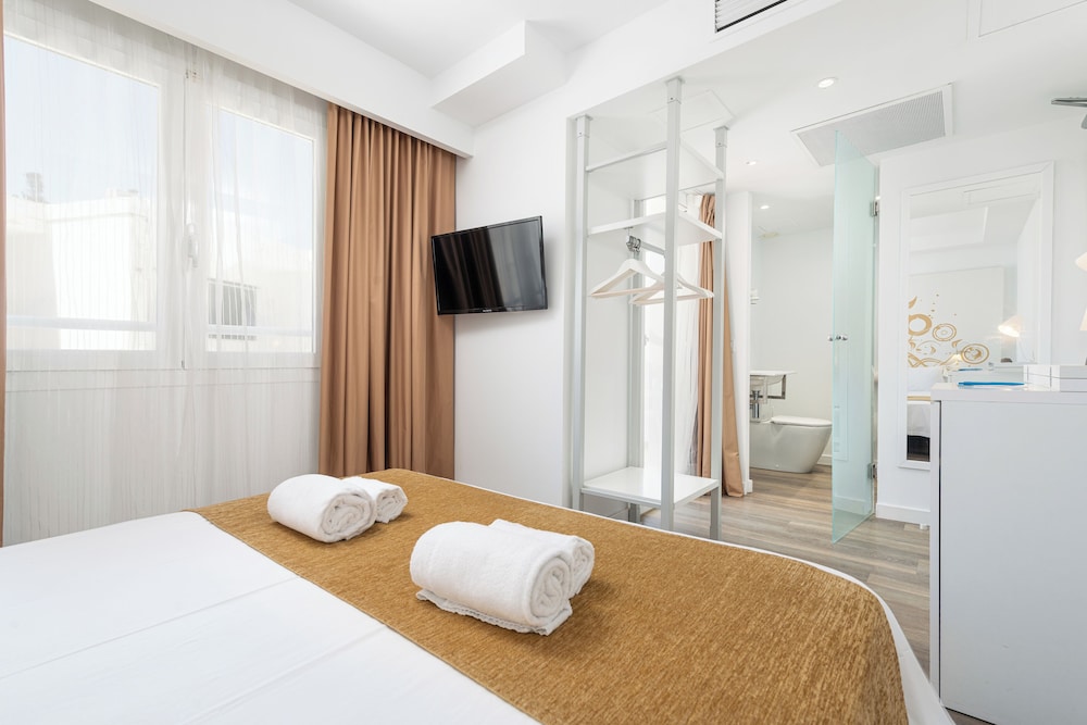 غرفة قياسية بسريرين منفصلين بشرفة، WelikeHotel Triton beach 3/10