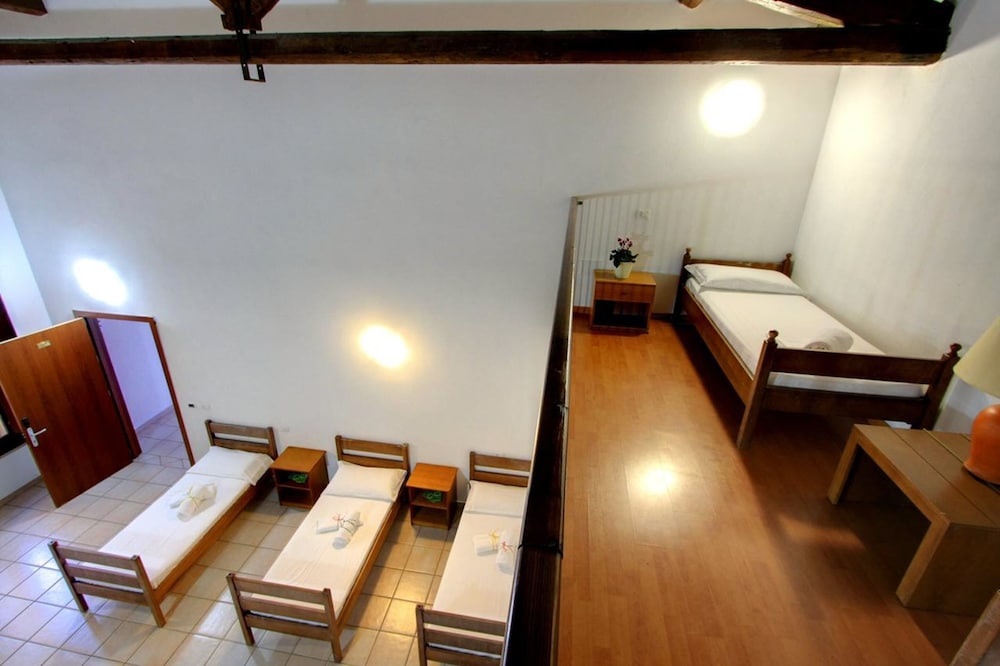 Hostel Marina 10/34
