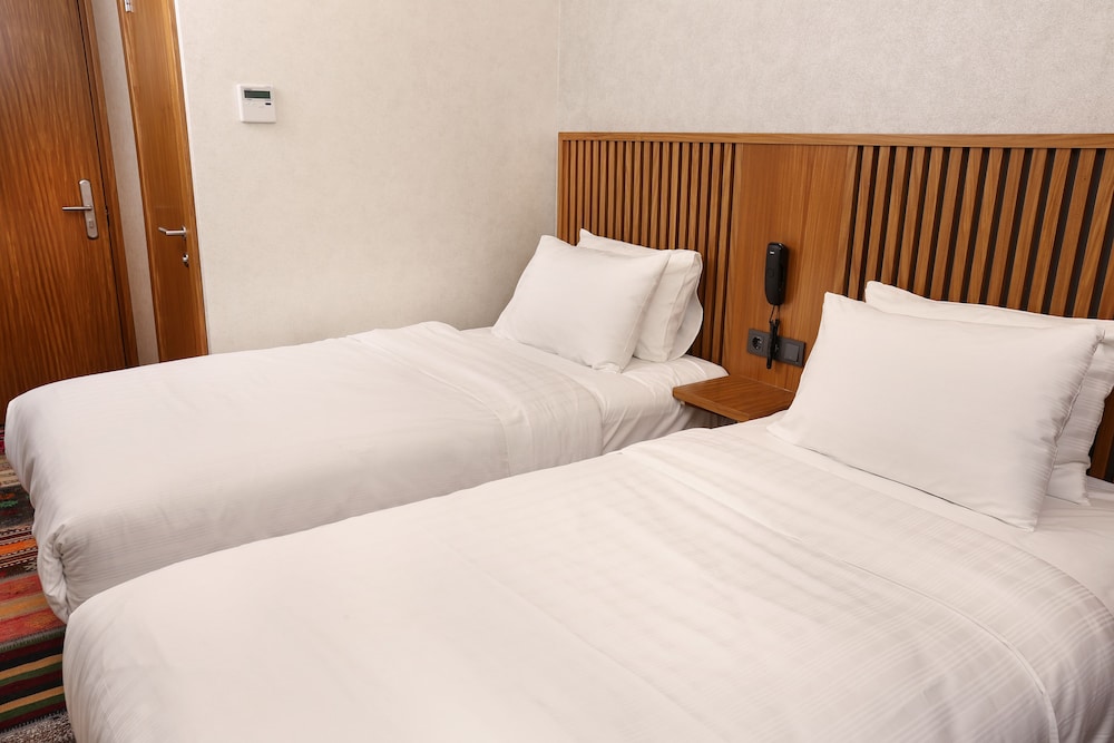 Discovery Hotel 18/69