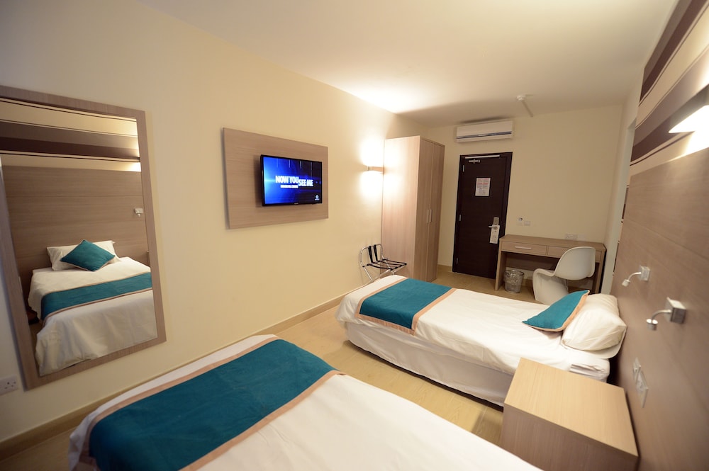Days Inn Hotel And Residence 17/64
