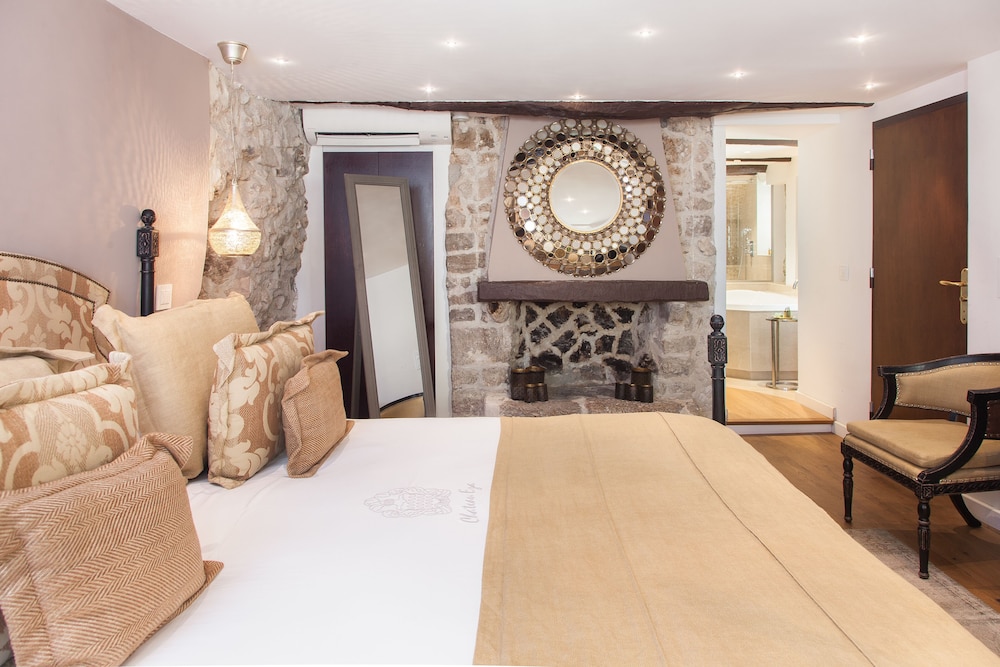 Chateau Eza 23/82