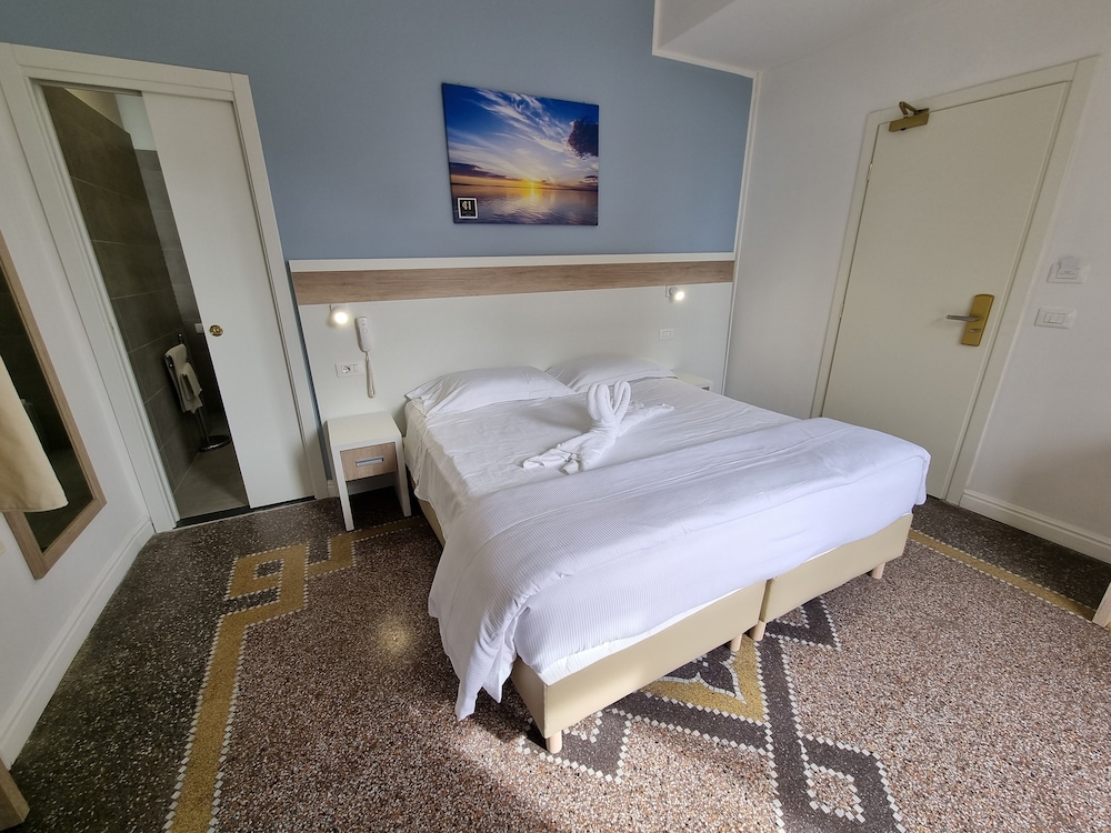 Superior, Twin Beds, Bay View, Balcony، Hotel Canali, Portofino Coast 5/8