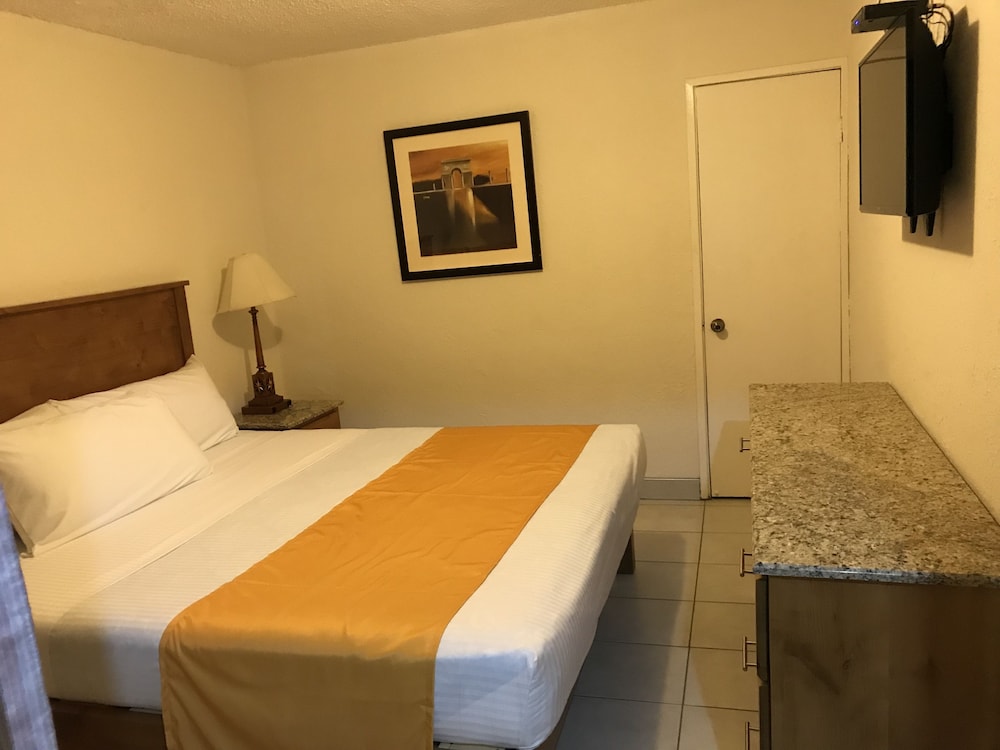 Hotel Guillen Jr 5/33