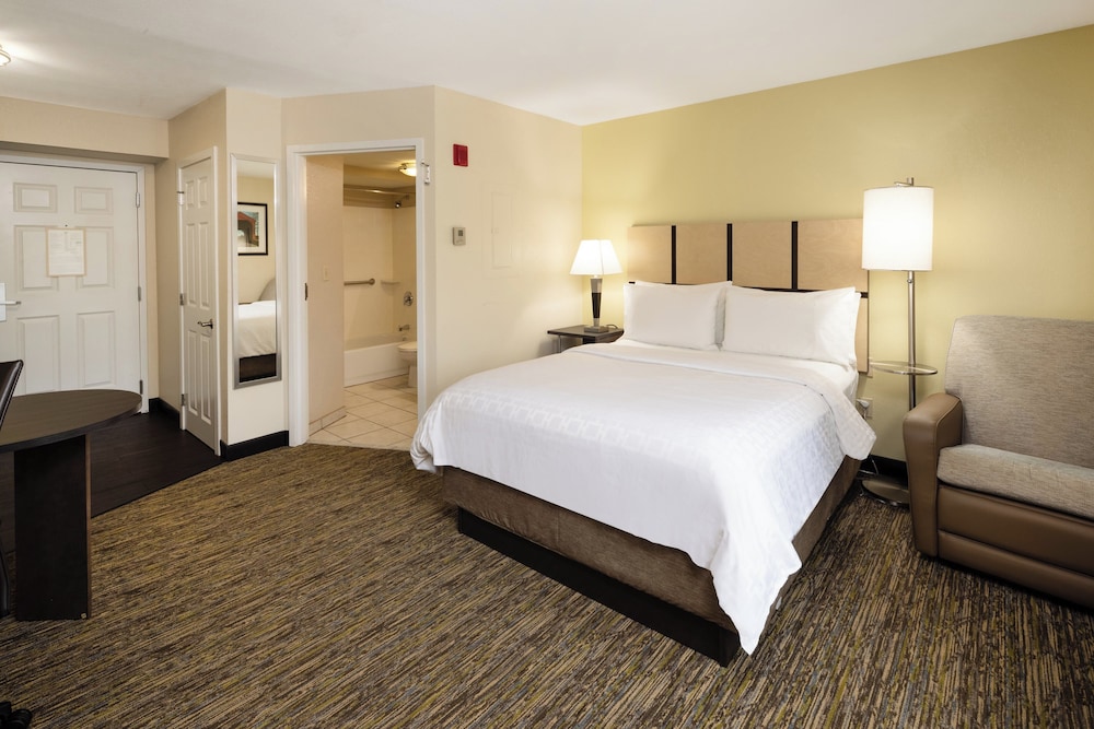 Candlewood Suites Windsor Locks Bradley Arpt 25/56