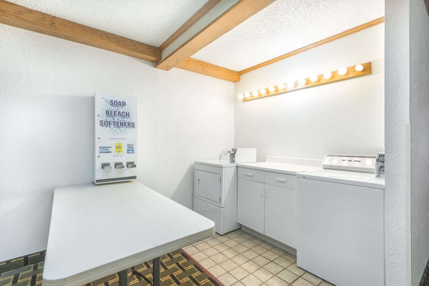 Super 8 By Wyndham Twinsburg/Cleveland Area 4/7
