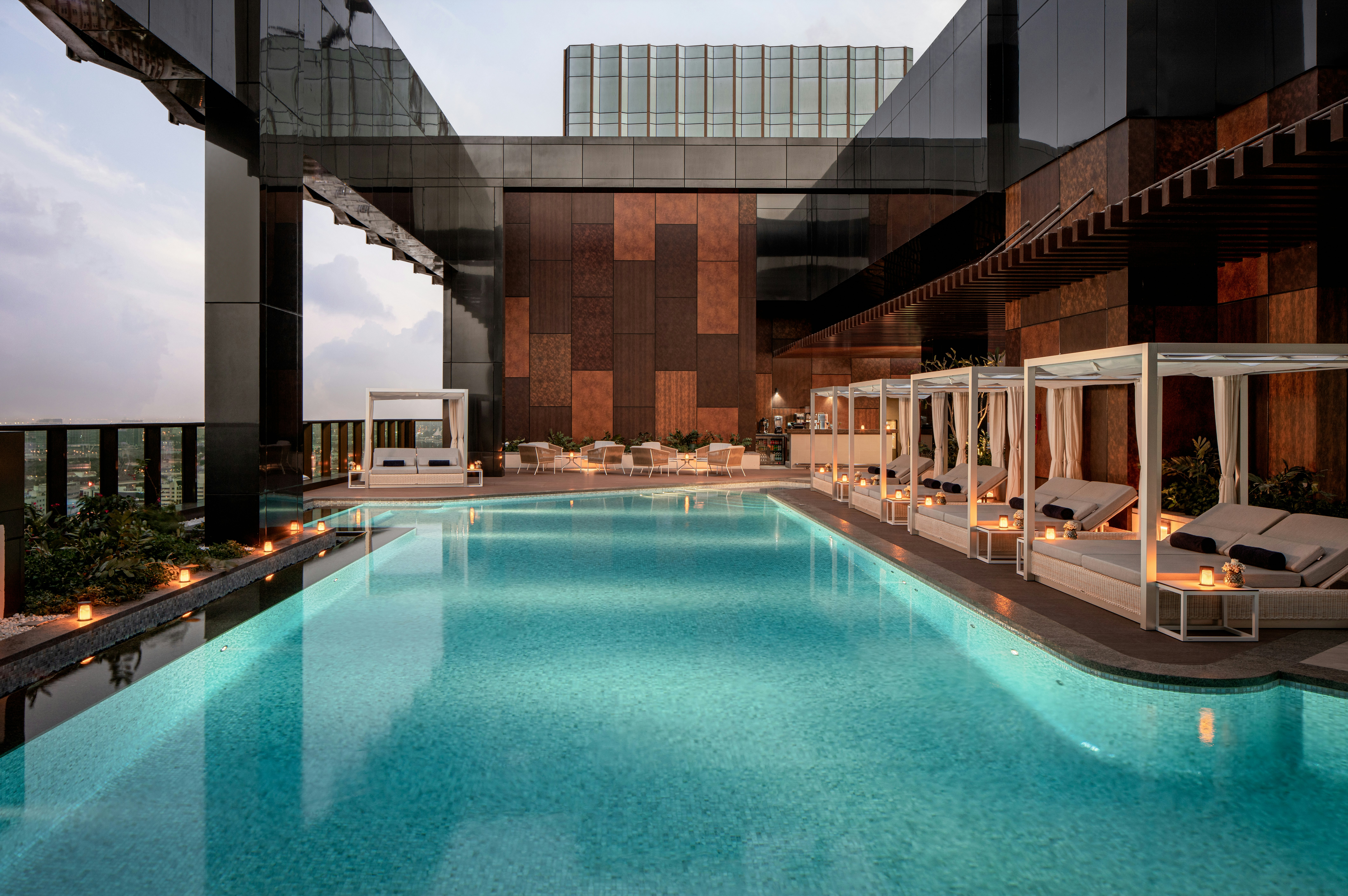 DoubleTree by Hilton Dubai M square Hotel and Residences 32/34