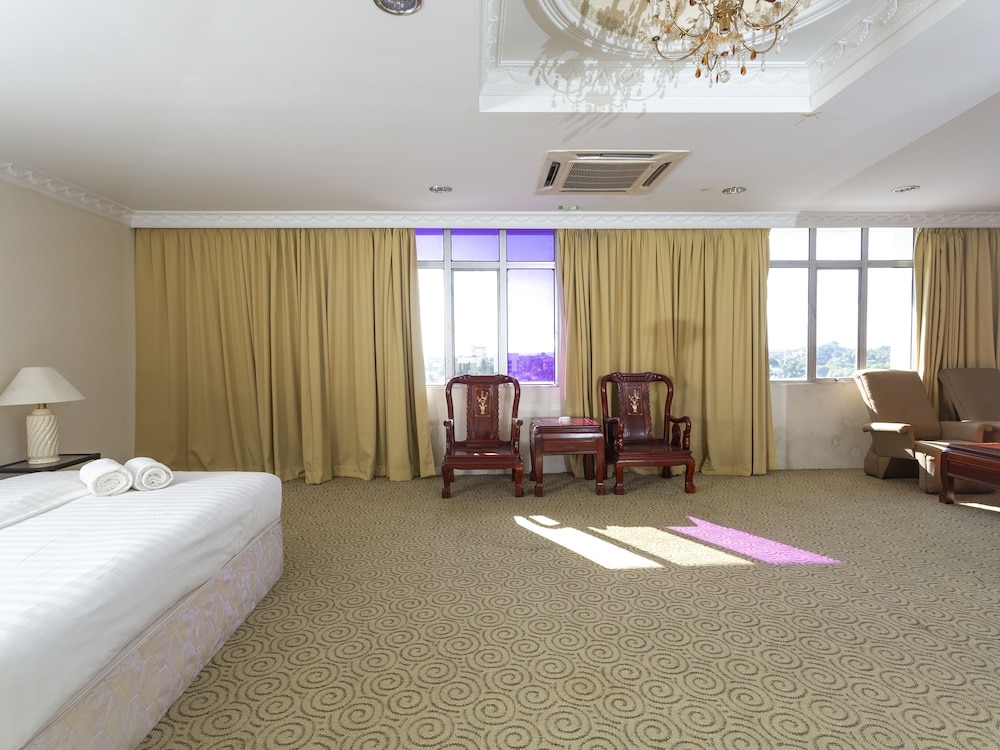 OYO 89619 De Choice Hotel 15/23