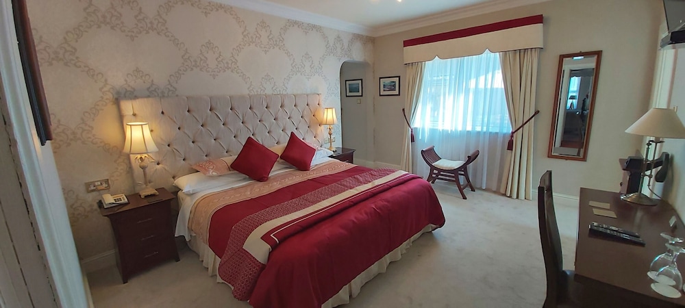 Brook Manor Lodge 6/32