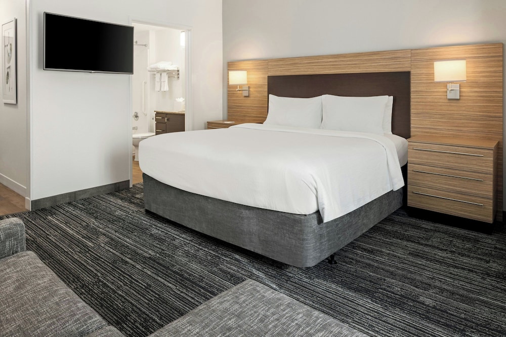 1 Bedroom, Suite, King Bed, Sofa, Accessible, Towneplace Suites Minneapolis Mall of America 2/4