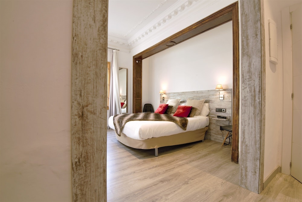 STUDIO, APARTMENT