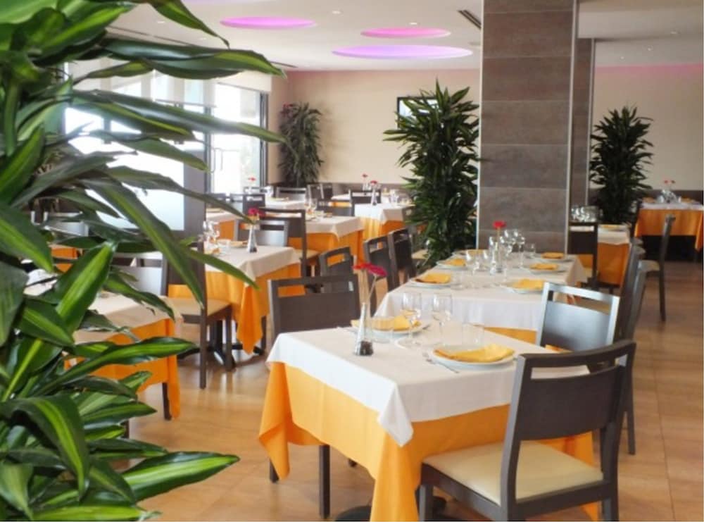 Risech Hotel 50/64
