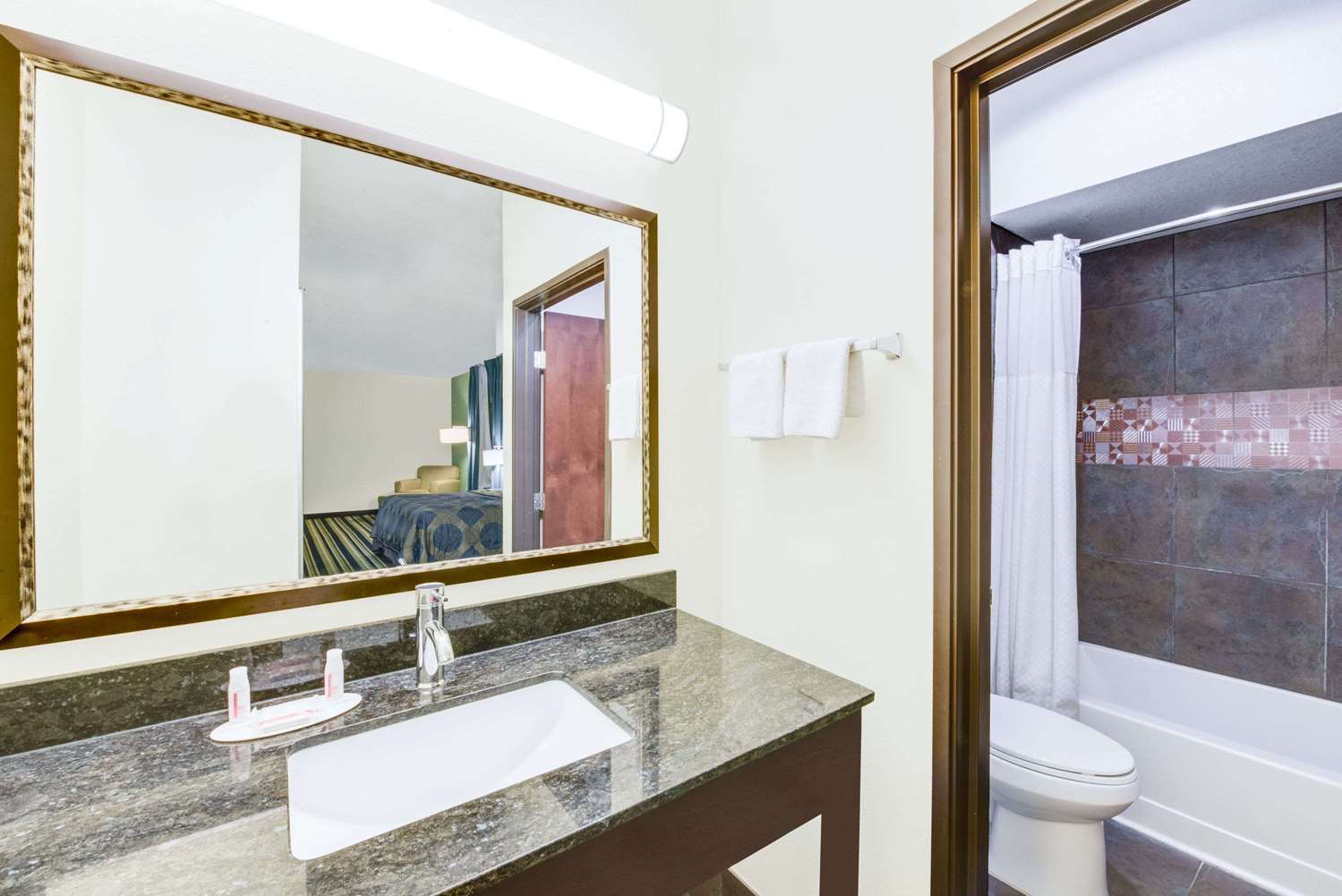 Super 8 by Wyndham Cotulla TX 8/10