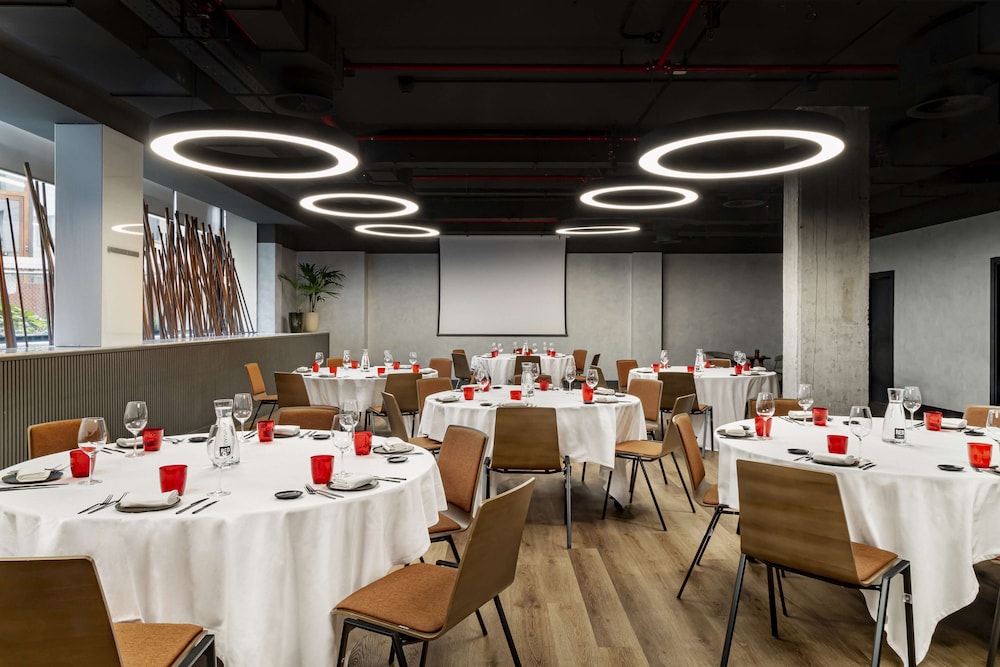 Radisson RED Madrid (ex. Paseo del Arte) 56/70