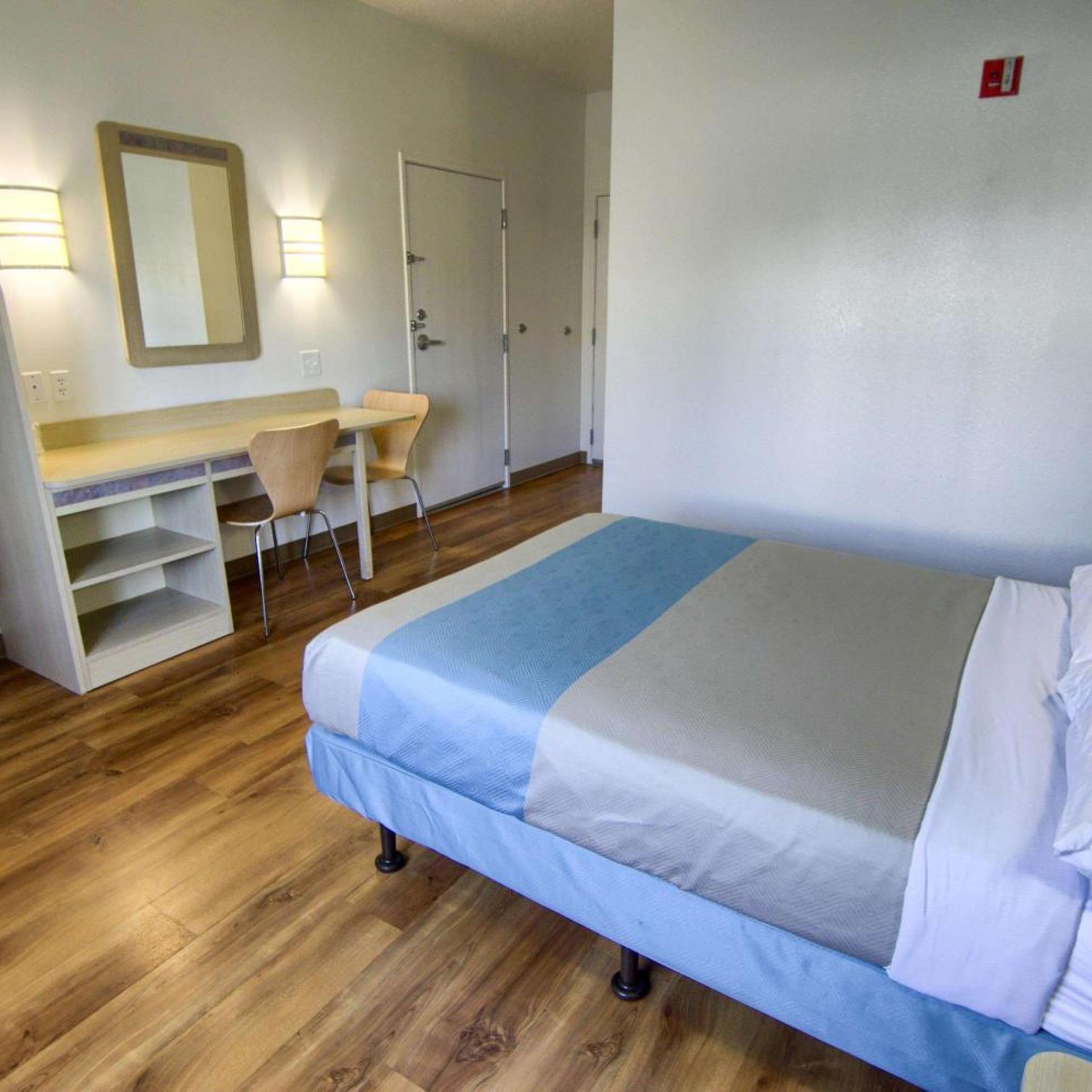 غرفة بسرير كوين، Motel6 Portsmouth, NH 8/10