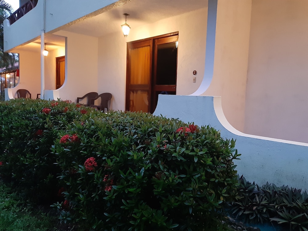 Samara Beach Hotel 3/49