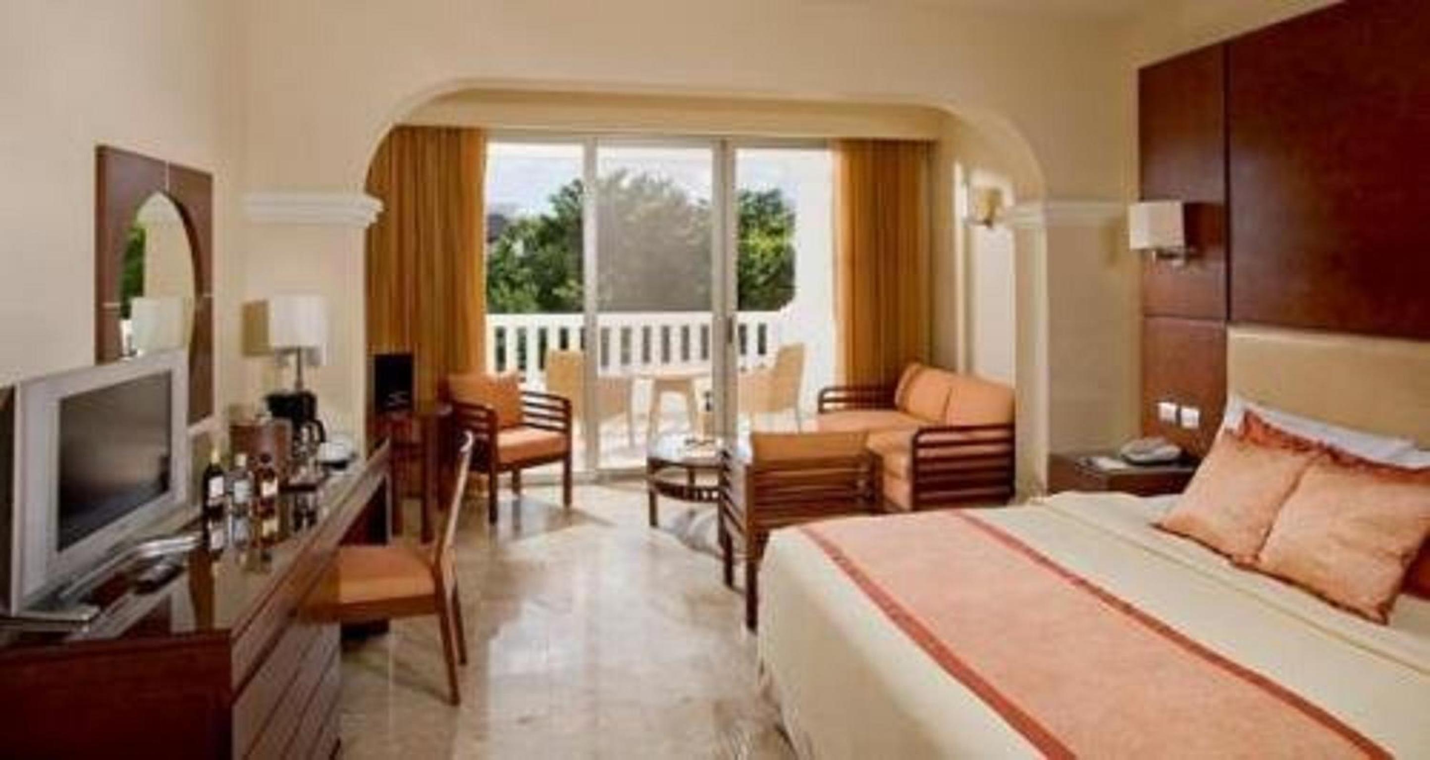 Club, Family, Pool Access