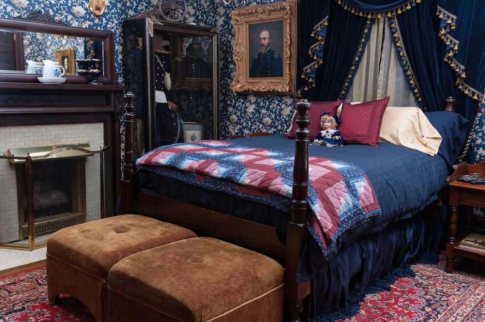 South Broadway Manor Bed and Breakfast 37/72