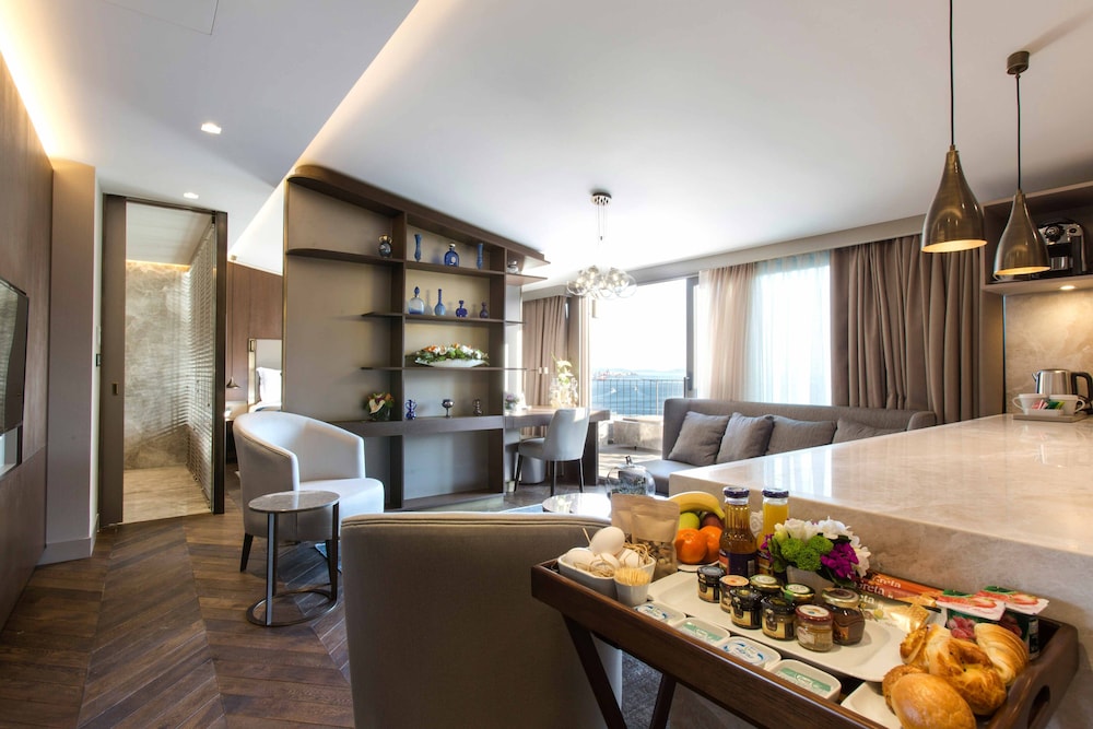 Noble22 Suites 31/39