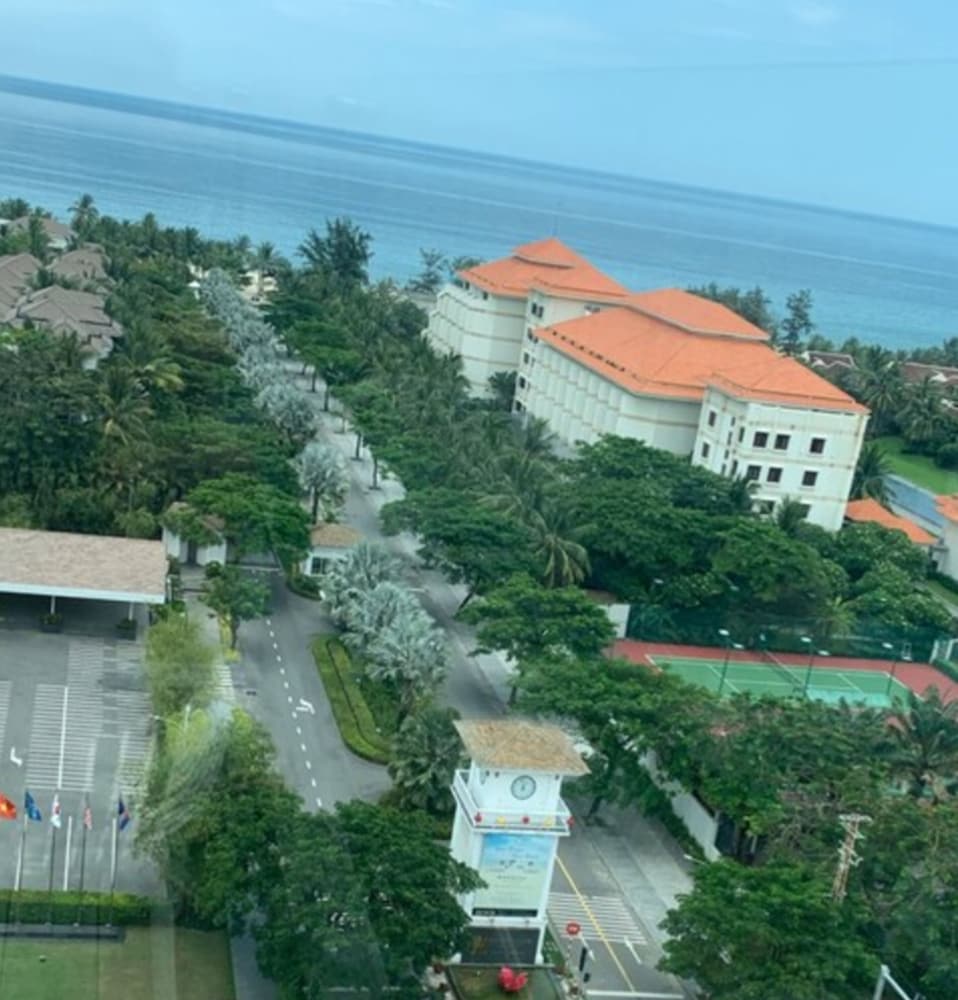 SEA PHOENIX HOTEL 3/76
