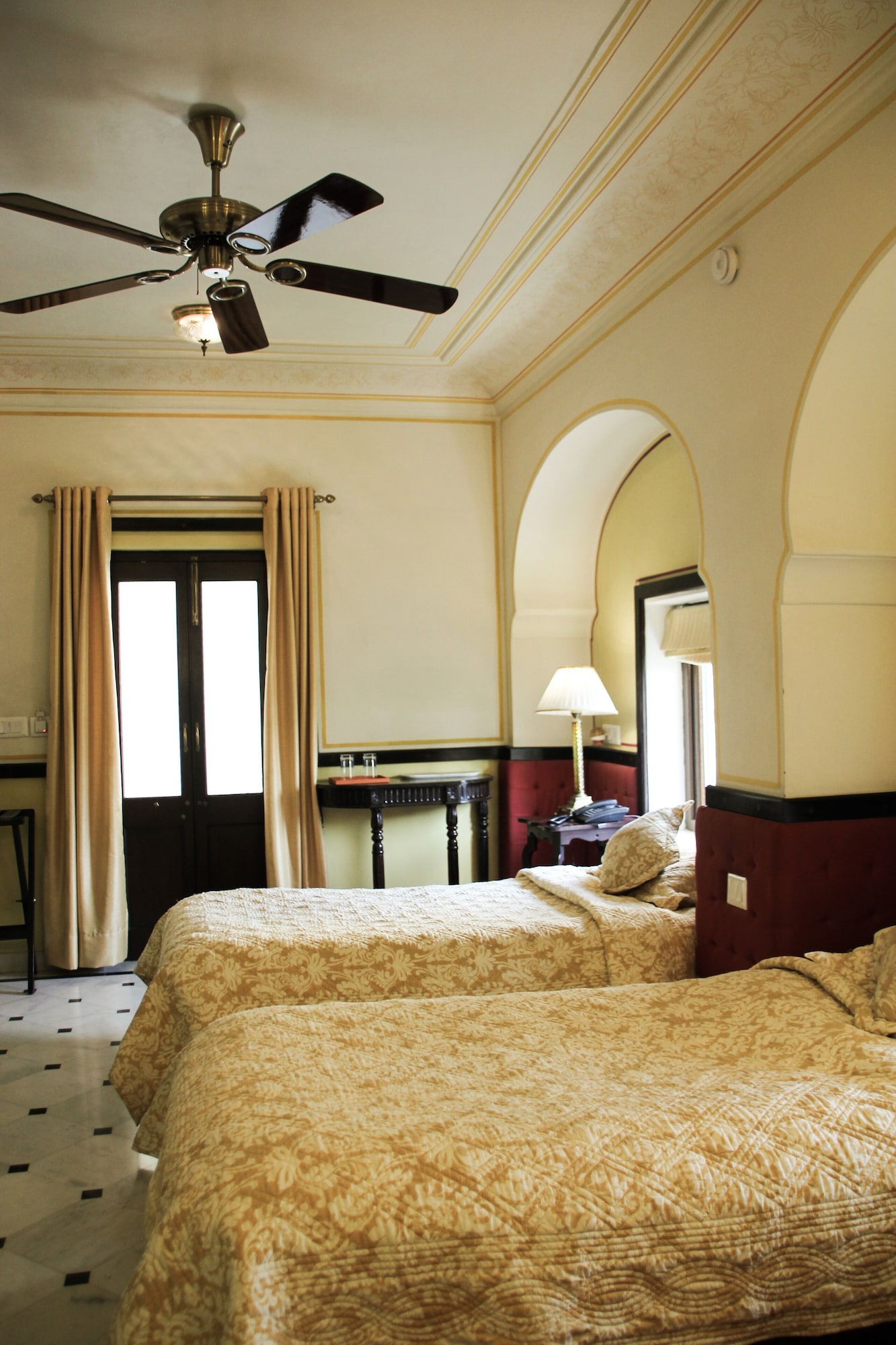 SUPERIOR, TWIN BEDS