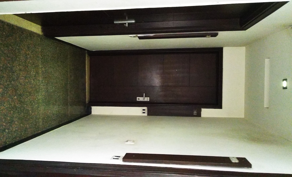 Metropolis Guest House 12/50