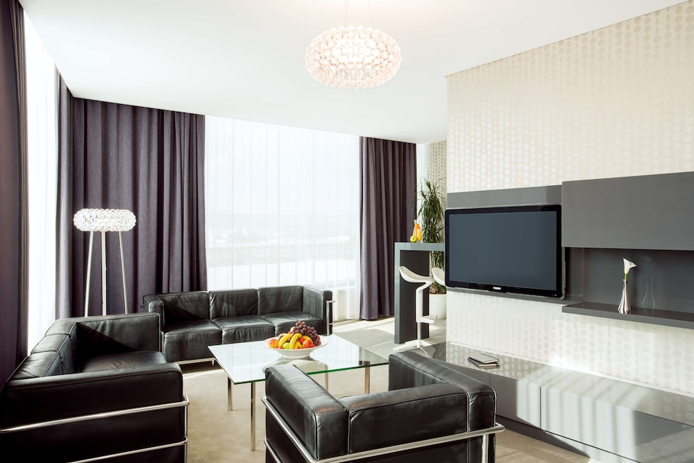 Nh Bratislava Gate One 35/50