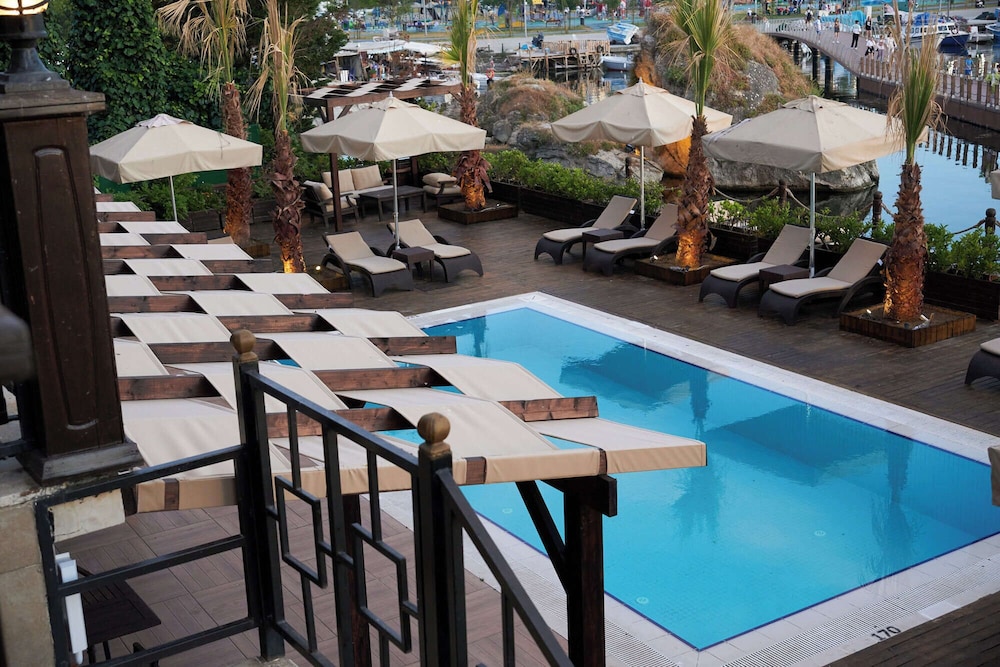 Phellos Suites 43/50