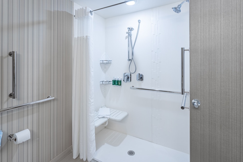 Courtyard by Marriott East Lansing Okemos 11/41