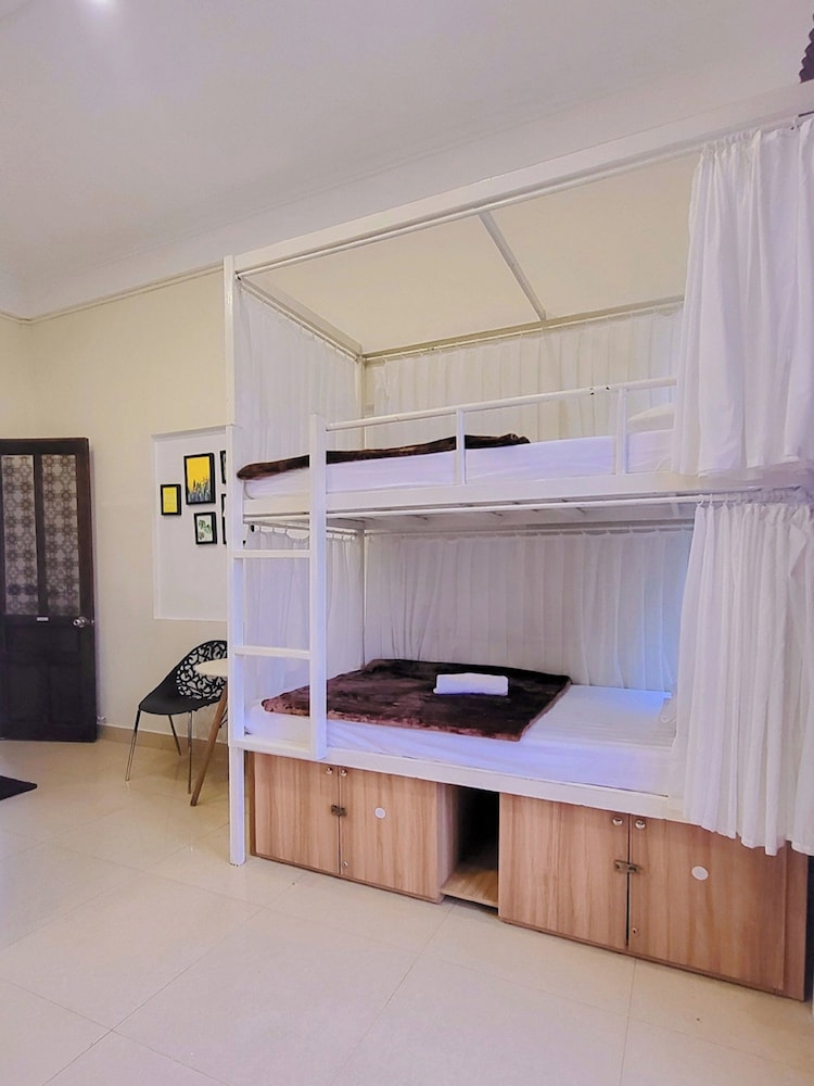 Amy 2 Hostel 15/29