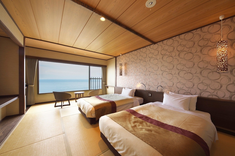 ROOM, TWIN BEDS