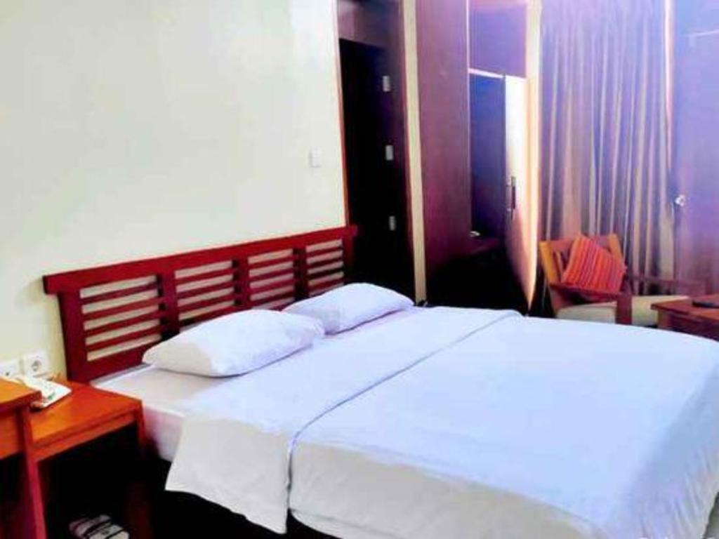 Hotel Grand Papua Kaimana 12/24