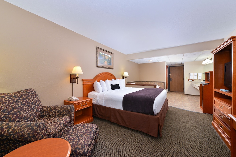 Revel Hotel Minot, SureStay Collection by Best Western 17/66
