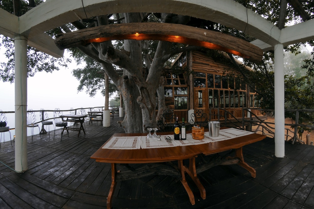 KEN RIVER LODGE 14/24