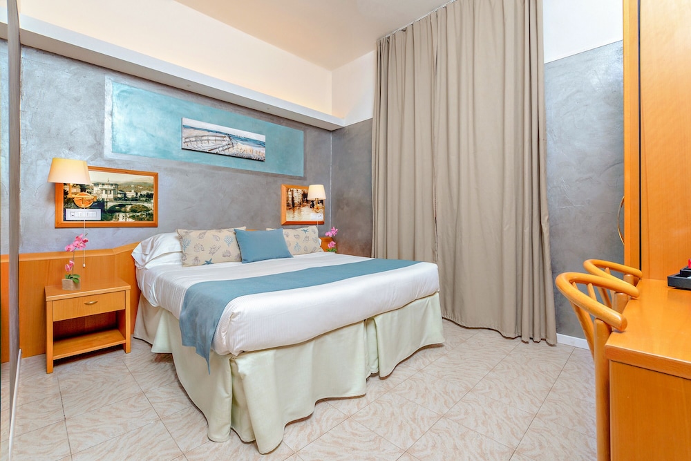 Hotel Monte Rosa 8/30